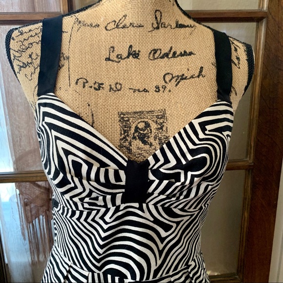 Trina Turk Dress Size 2 - Picture 2 of 16